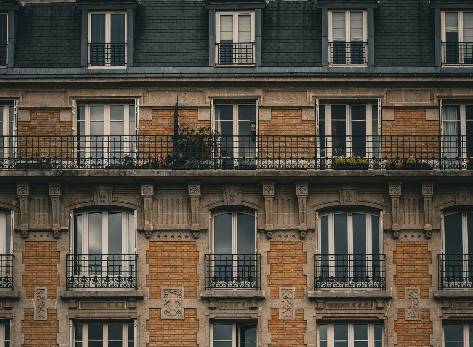 Fenêtres en copropriété : qui décide, qui paie ?