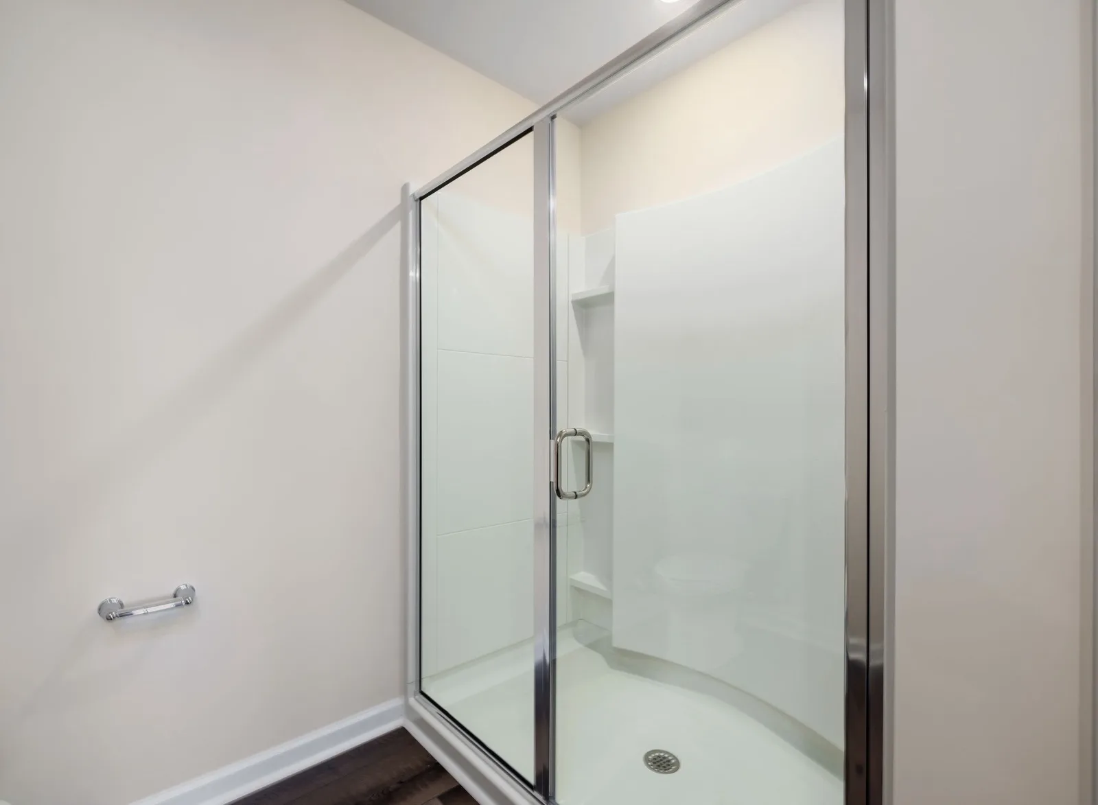 Paroi de douche fixe, pivotante ou coulissante ?
